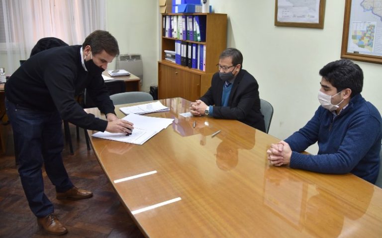 Hilario Lagos: Achaval firmó convenio para mantenimiento y ejecución de canales pluviales