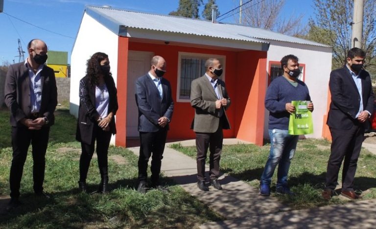 Pichi Huinca: entregaron 4 viviendas del plan “Mi Casa”