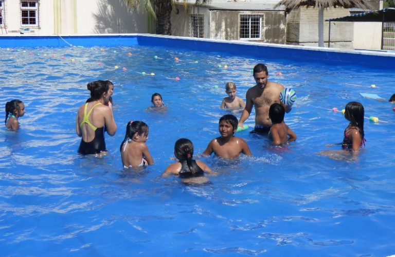 Falucho y Vértiz: clases de natación en el marco del Pro Vida 2021