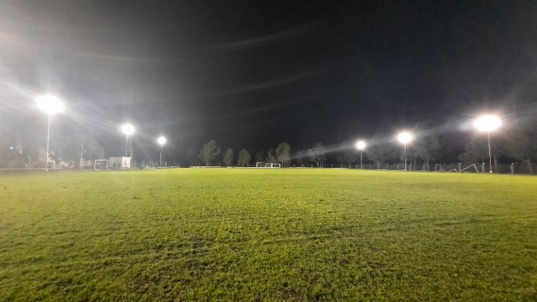 Nueva luminaria led para la cancha de fútbol de Metileo