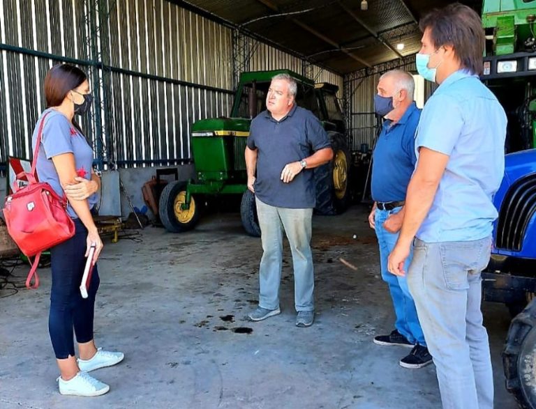 Autoridades del Ministerio de la Producción en Metileo