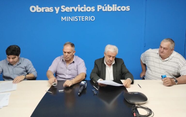 Se firmó la renovación total del sistema de agua potable en La Maruja