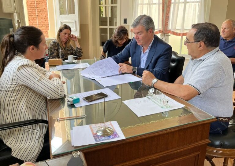Firma de convenio para residencia de personas mayores de Intendente Alvear