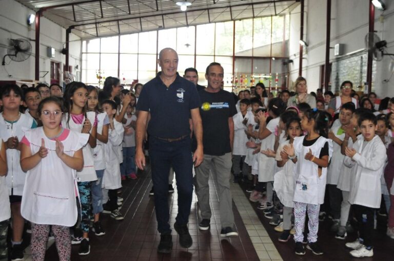 Malvinas: emotivo acto en una escuela de General Pico