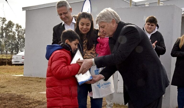 Ziliotto entregó 20 viviendas en Alta Italia y anunció la construcción de otras 8 casas