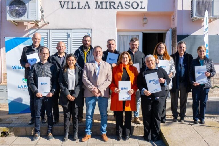 Nueve municipios firmaron convenios para soluciones habitacionales