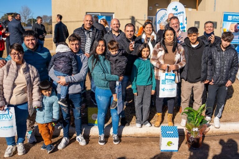 Se entregaron viviendas y firmaron nuevos convenios para seguir construyendo futuro en Villa Mirasol
