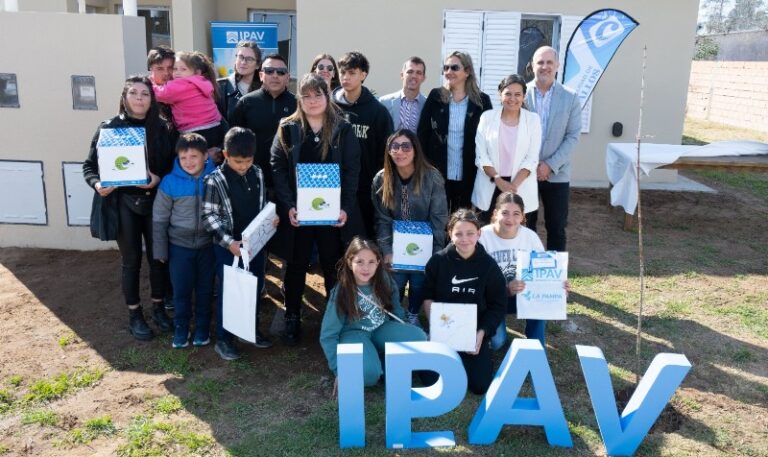 Gobierno cumplió el sueño de la casa propia a familias de Ceballos