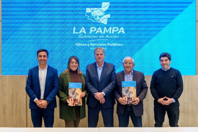 Ziliotto firmó convenios con Winifreda y Lagos para mejorar la infraestructura hídrica