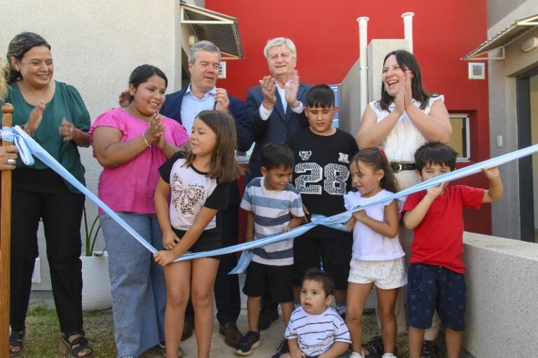 Ziliotto inauguró viviendas en Alvear y reafirmó el modelo de desarrollo con inclusión