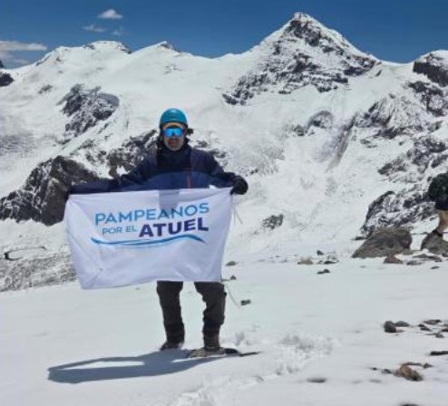 El reclamo pampeano por el río Atuel plantado en el “Techo de América”