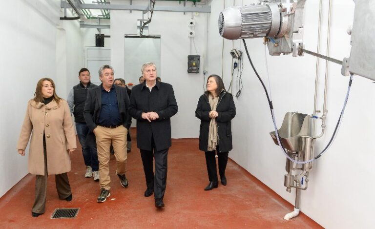 Ziliotto recorrió el nuevo frigorífico El Diamante en Winifreda